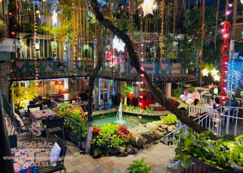 Sorrento Cafe với khung cảnh sân vườn lãng mạn