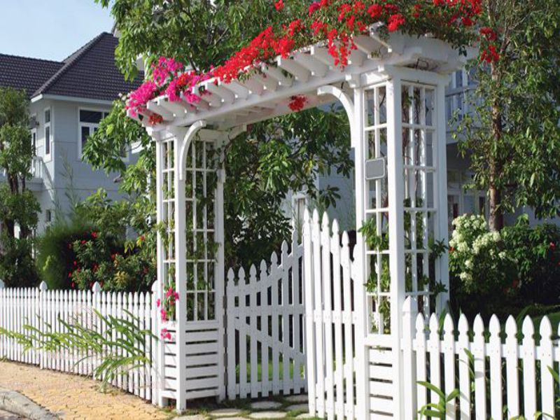 Thiết kế cổng nhà vườn giản dị nhưng ấn tượng